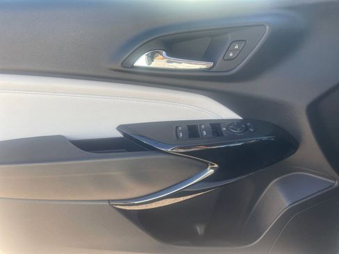 Used 2025 Chevrolet Trax LT image 18