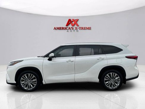 Used 2021 Toyota Highlander Platinum image 2
