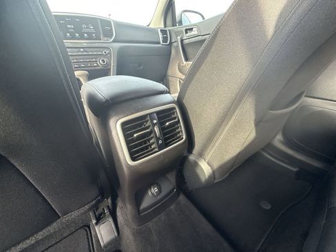 Used 2021 Kia Sportage LX image 20