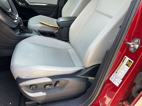 Used 2019 Volkswagen Tiguan SE FWD image 11
