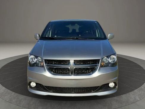 Used 2019 Dodge Grand Caravan SXT FWD image 3