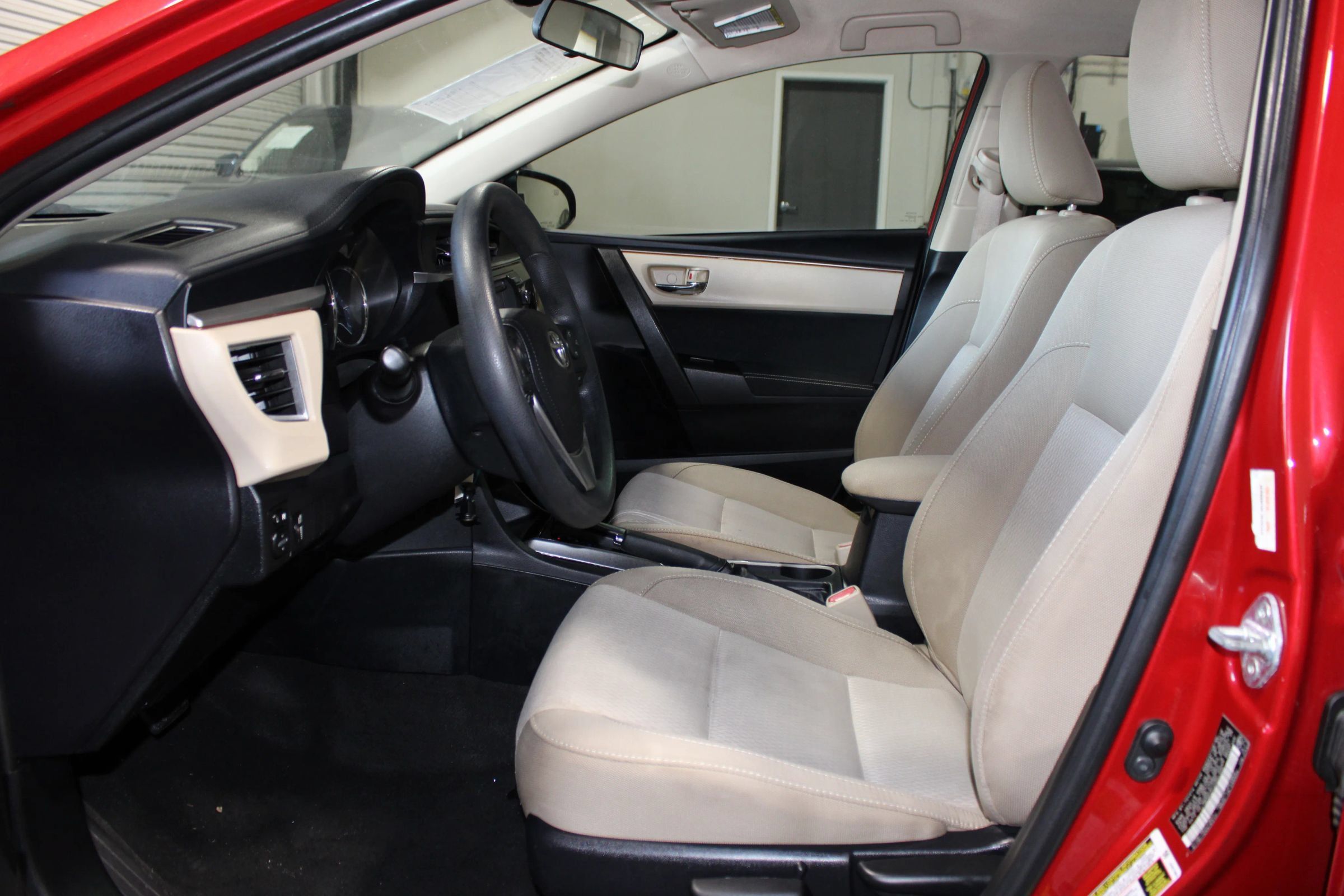 Used 2016 Toyota Corolla LE FWD image 8