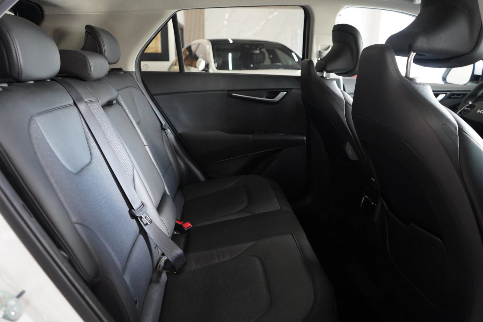 Used 2023 Kia Niro FWD image 17