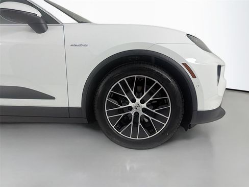 New 2026 Porsche Macan Electric image 21