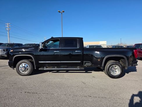Used 2024 Chevrolet Silverado 3500 High Country w/ High Country Premium Package image 4