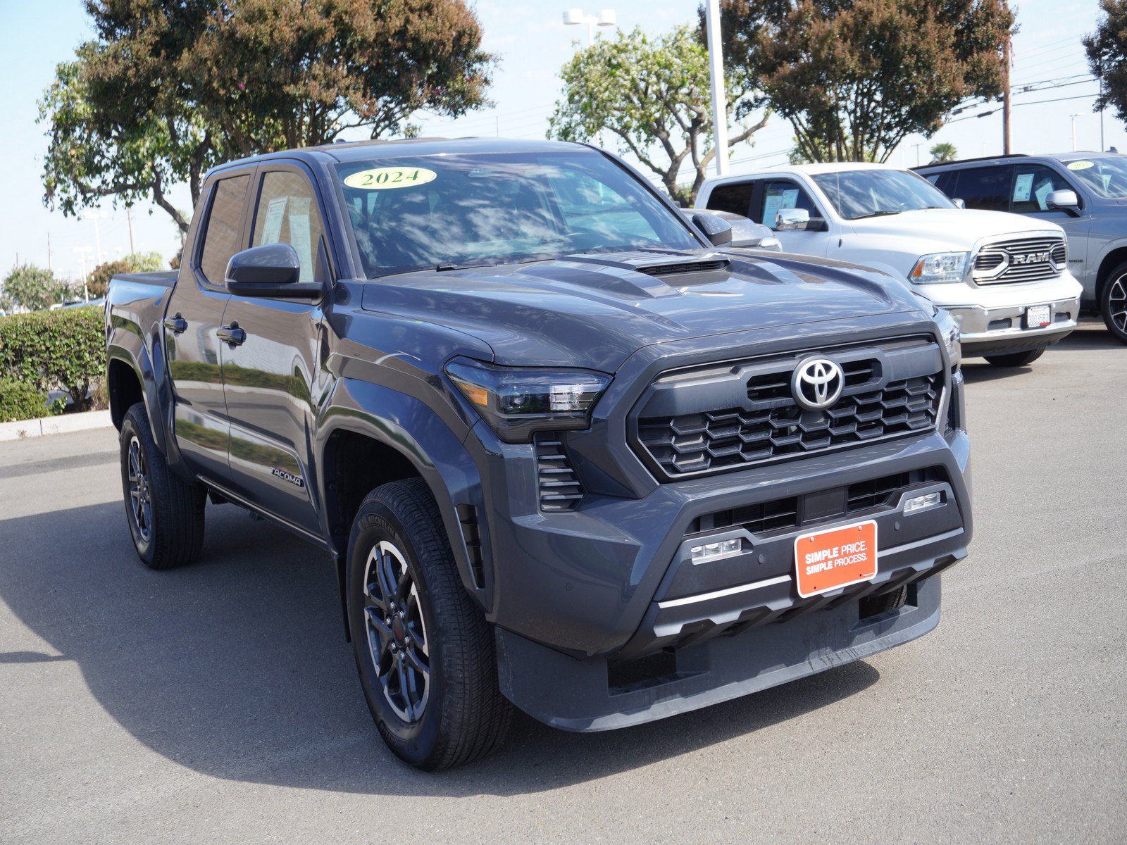 Used 2024 Toyota Tacoma TRD Sport w/ TRD Sport Upgrade Package AWD/4WD image 1