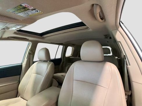 Used 2013 Toyota Highlander Limited FWD image 19