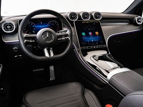 Used 2025 Mercedes-Benz GLC 300 4MATIC image 4