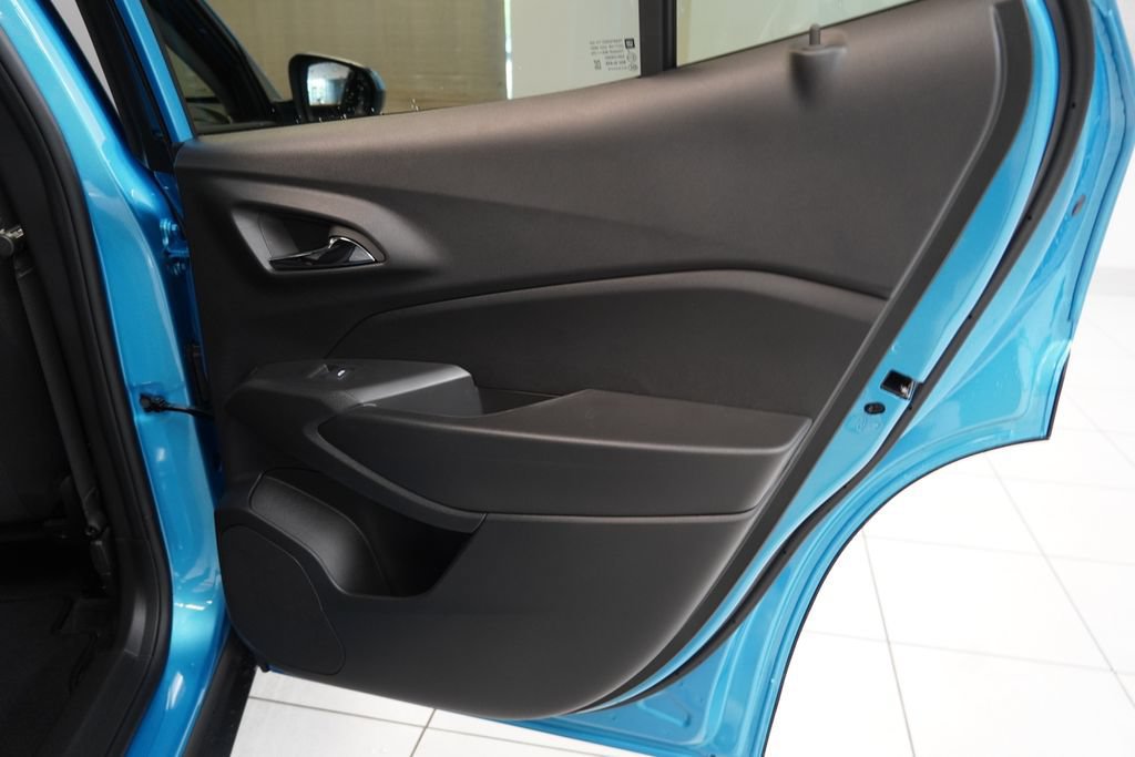 New 2026 Chevrolet Trax LS w/ LS Convenience Package FWD image 26