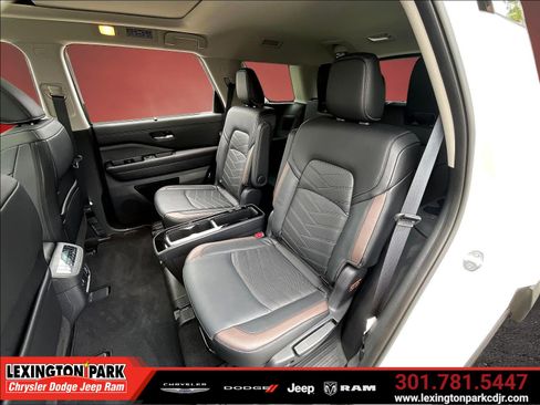 Used 2024 Nissan Pathfinder Platinum AWD/4WD image 21