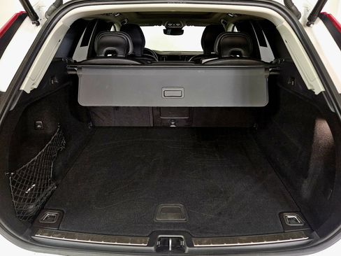 Used 2023 Volvo XC60 B6 Ultimate w/ Protection Package Premier image 17