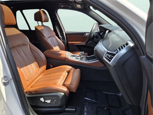 Used 2019 BMW X5 xDrive50i w/ M Sport Package AWD/4WD image 19