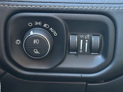 Used 2022 RAM 3500 Limited image 35