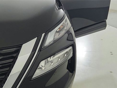 Certified 2023 Nissan Rogue SV image 36