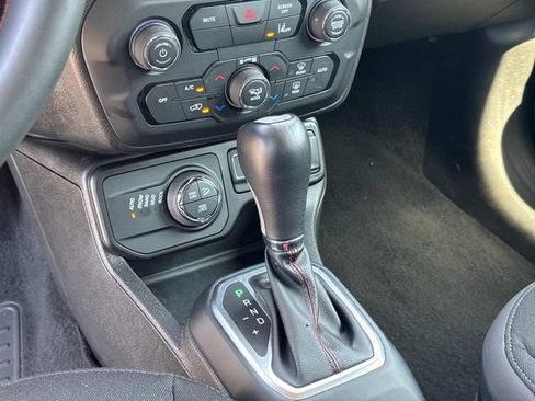 Used 2023 Jeep Renegade Trailhawk AWD/4WD image 32