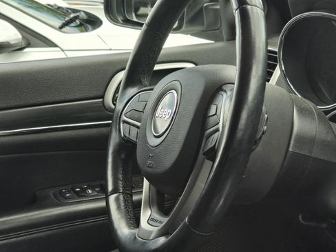 Used 2021 Jeep Grand Cherokee Limited AWD/4WD image 18
