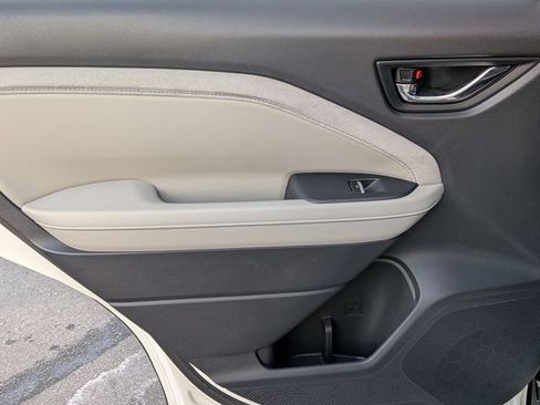 Used 2025 Subaru Forester Limited image 26