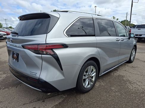 Used 2021 Toyota Sienna Limited AWD/4WD image 25