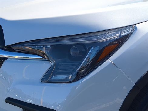 Used 2025 Subaru Ascent Premium image 7