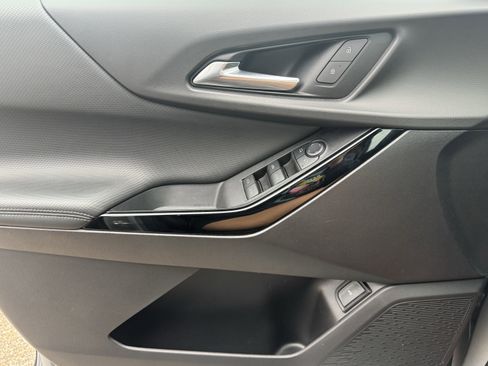 Used 2025 Chevrolet Equinox LT w/ Convenience Package II image 9