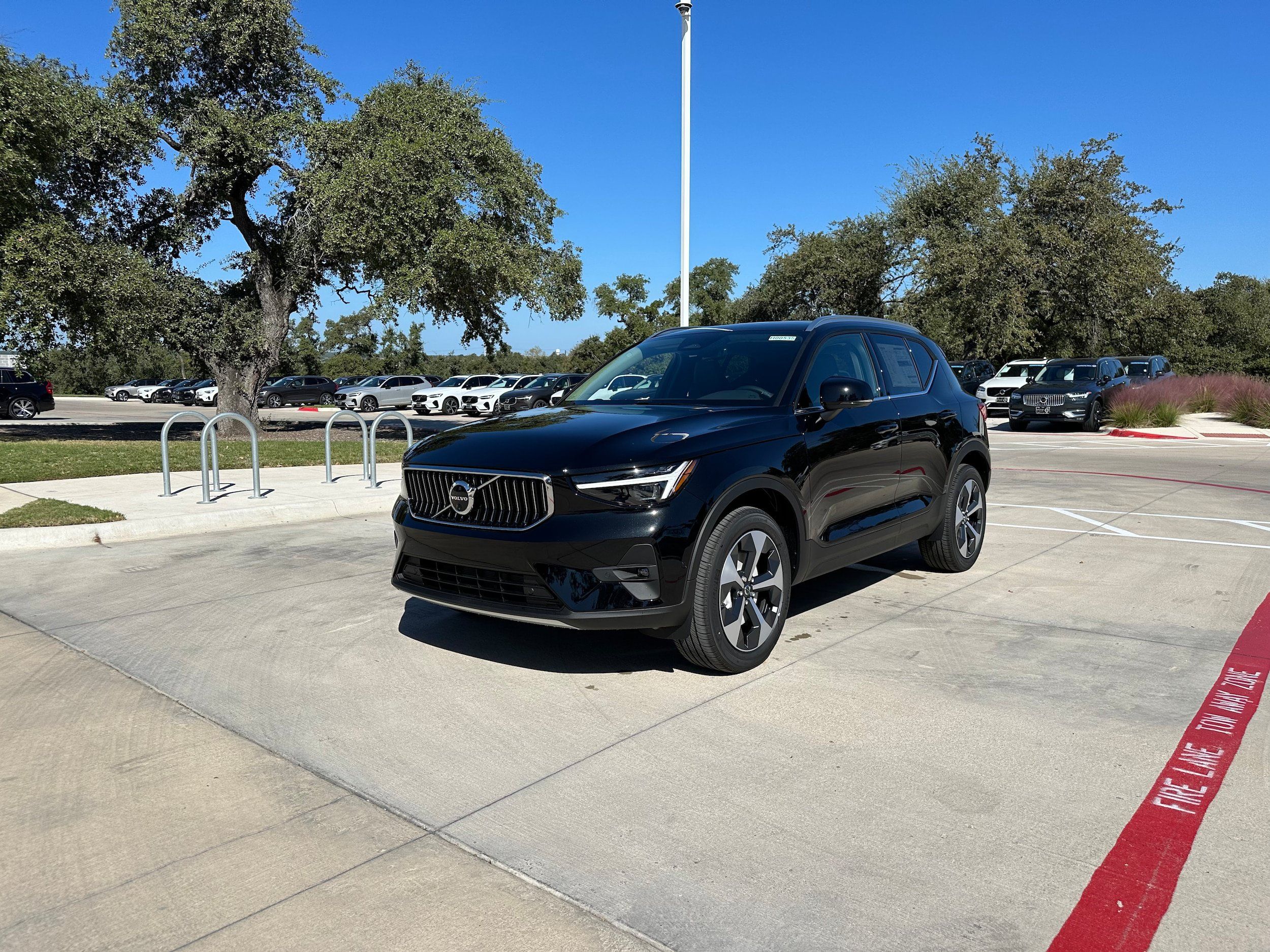 Used 2025 Volvo XC40 B5 Plus w/ Protection Package Premier AWD/4WD image 2