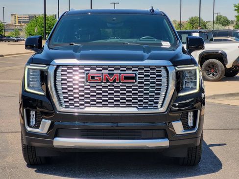 Used 2024 GMC Yukon Denali w/ Advanced Technology Package AWD/4WD image 9