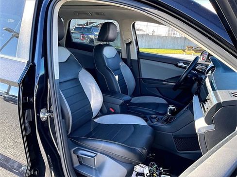 Used 2022 Volkswagen Taos SEL image 11