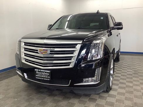 Used 2018 Cadillac Escalade Platinum image 2