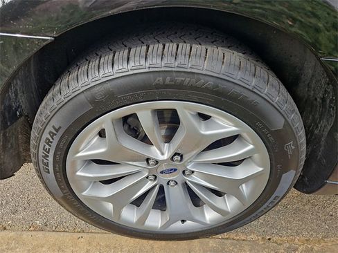 Used 2019 Ford Taurus Limited image 5