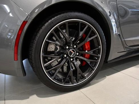 Used 2015 Chevrolet Corvette Z06 w/ Z07 Performance Package image 16