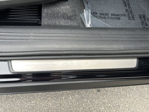 Certified 2025 Volvo XC40 B5 Plus w/ Climate Package image 23