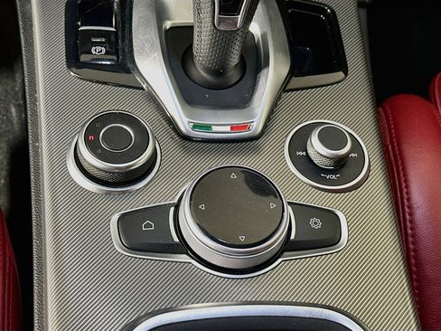 Used 2022 Alfa Romeo Stelvio Veloce AWD/4WD image 26