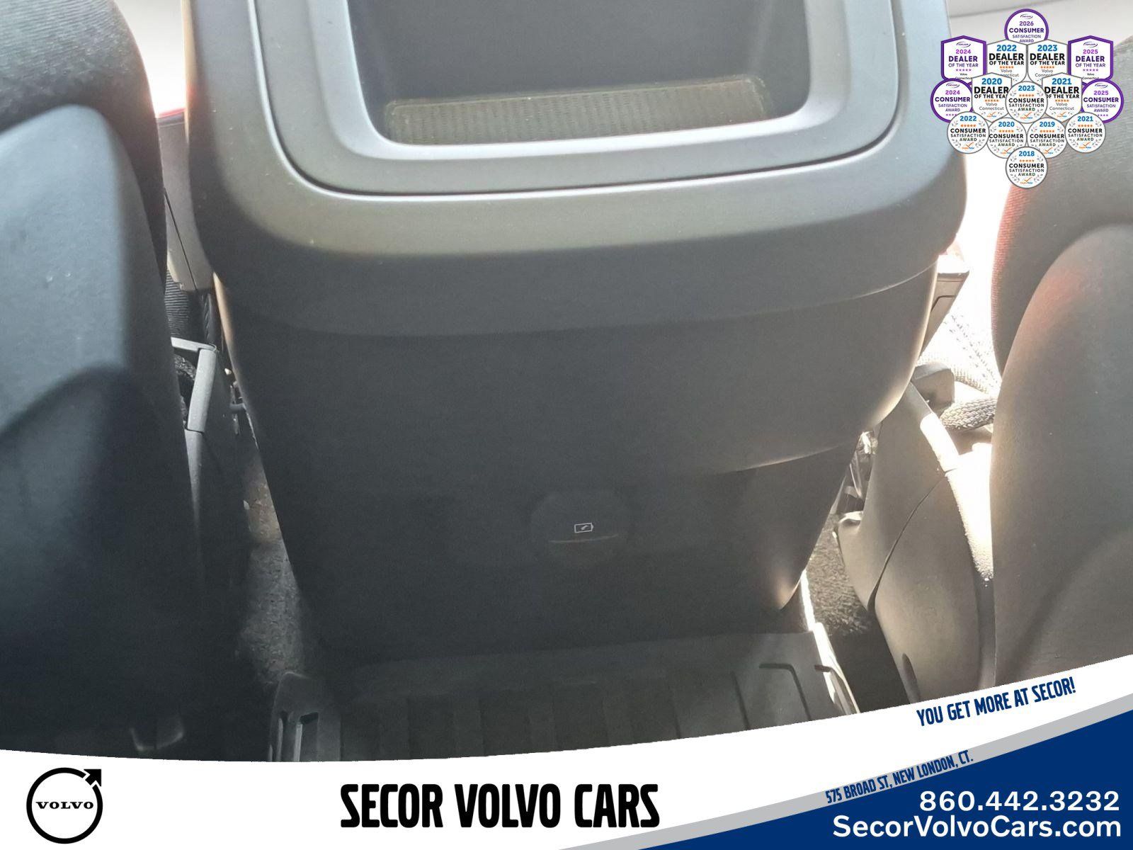 Used 2023 Volvo XC60 B5 Core AWD/4WD image 18