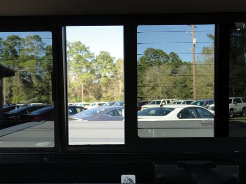 Used 2017 Nissan Titan SV image 21