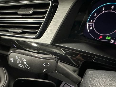 Used 2025 Volkswagen Atlas Cross Sport SE image 21