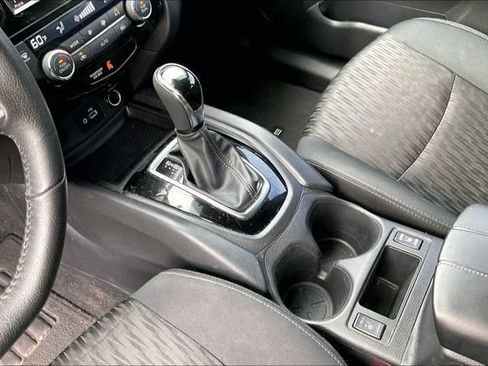 Used 2019 Nissan Rogue SV FWD image 16
