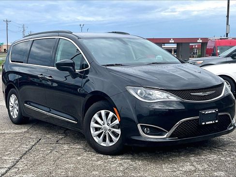 Used 2017 Chrysler Pacifica Touring-L FWD image 35