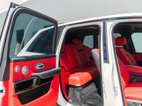 Used 2026 Rolls-Royce Cullinan AWD/4WD image 76