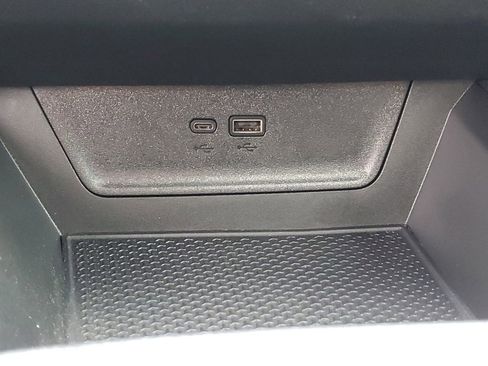 Used 2025 Chevrolet Equinox LT w/ Convenience Package II image 19