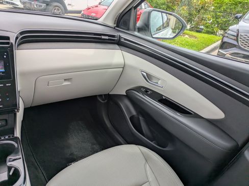 Certified 2023 Hyundai Tucson Limited AWD/4WD image 16