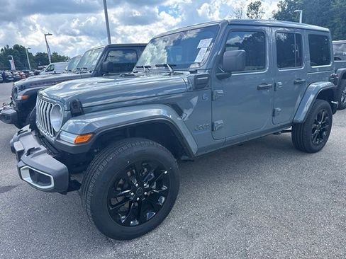 Used 2025 Jeep Wrangler Unlimited Sahara w/ Safety Group AWD/4WD image 2