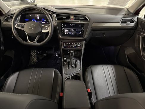 Certified 2023 Volkswagen Tiguan SE w/ Panoramic Sunroof Package FWD image 25