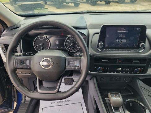 Used 2025 Nissan Rogue SV w/ SV Premium Package FWD image 15