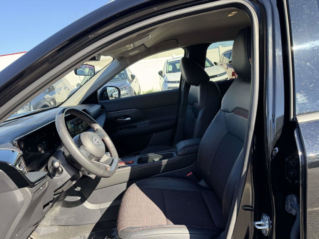 Certified 2025 Nissan Kicks SR AWD/4WD image 15