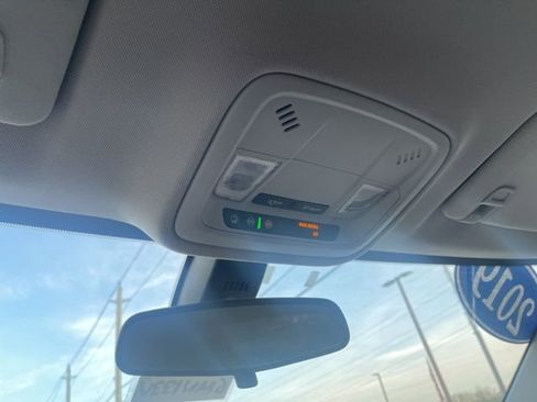 Used 2019 Chevrolet Traverse LT FWD image 21