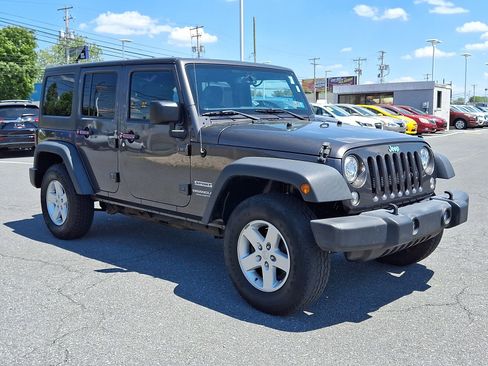 Used 2017 Jeep Wrangler Unlimited Sport w/ Quick Order Package 24S AWD/4WD image 3