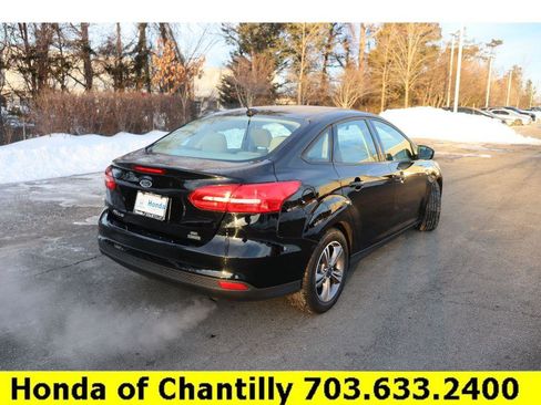 Used 2018 Ford Focus SE w/ SE Appearance Package image 7