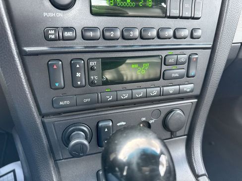 Used 2004 Ford Thunderbird image 15