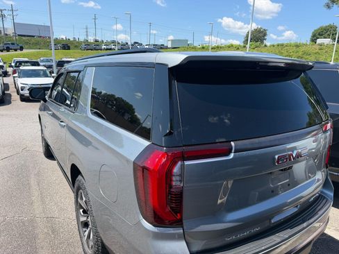 Used 2025 GMC Yukon XL AT4 Ultimate AWD/4WD image 3