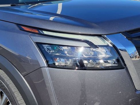 Used 2025 Nissan Pathfinder SL image 5